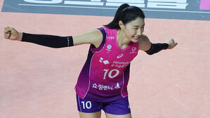 프로배구 흥국생명, 정관장 꺾고 PO 1차전 승리&hellip;김연경 23점