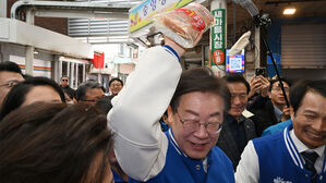 '경제 폭망' 강조한 이재명&hellip;1인 25만 원 민생회복지원금 제안