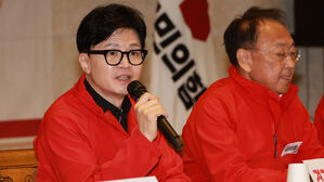 한동훈, 박근혜 전 대통령 예방 이어 텃밭 PK 지원유세