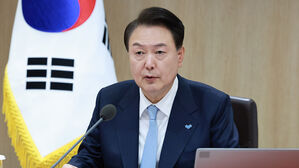 윤 대통령 "의료인들, 대화에 적극 나서주길&hellip;전공의 복귀 설득해달라"