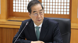 한 총리, 의료계 &middot; 대학 만나 "의료 개혁 머리 맞대 해결 노력"