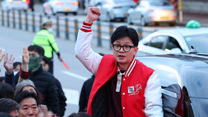 한동훈, '낙동강 벨트' 격전지서 지지 호소&hellip;"정말 민생 챙길 것"