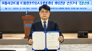 '새 회장' 의협 투쟁의지 강화&hellip;정부, 공보의 등 200명 추가 투입