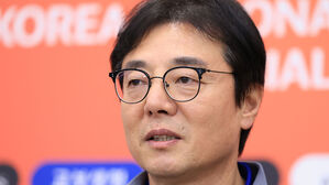 황선홍, "A대표팀 감독 생각 안 해&hellip;올림픽에 집중"