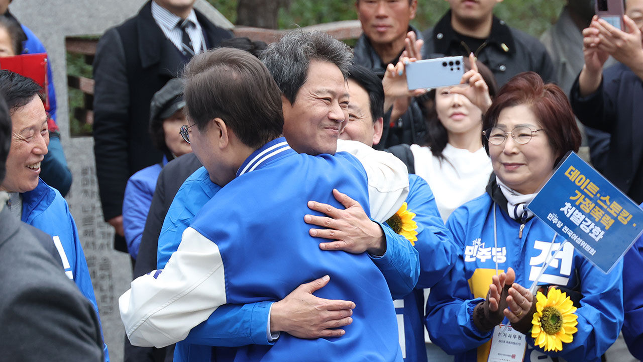 인사 나누는 이재명 대표와 임종석 전 비서실장 (사진=연합뉴스)
