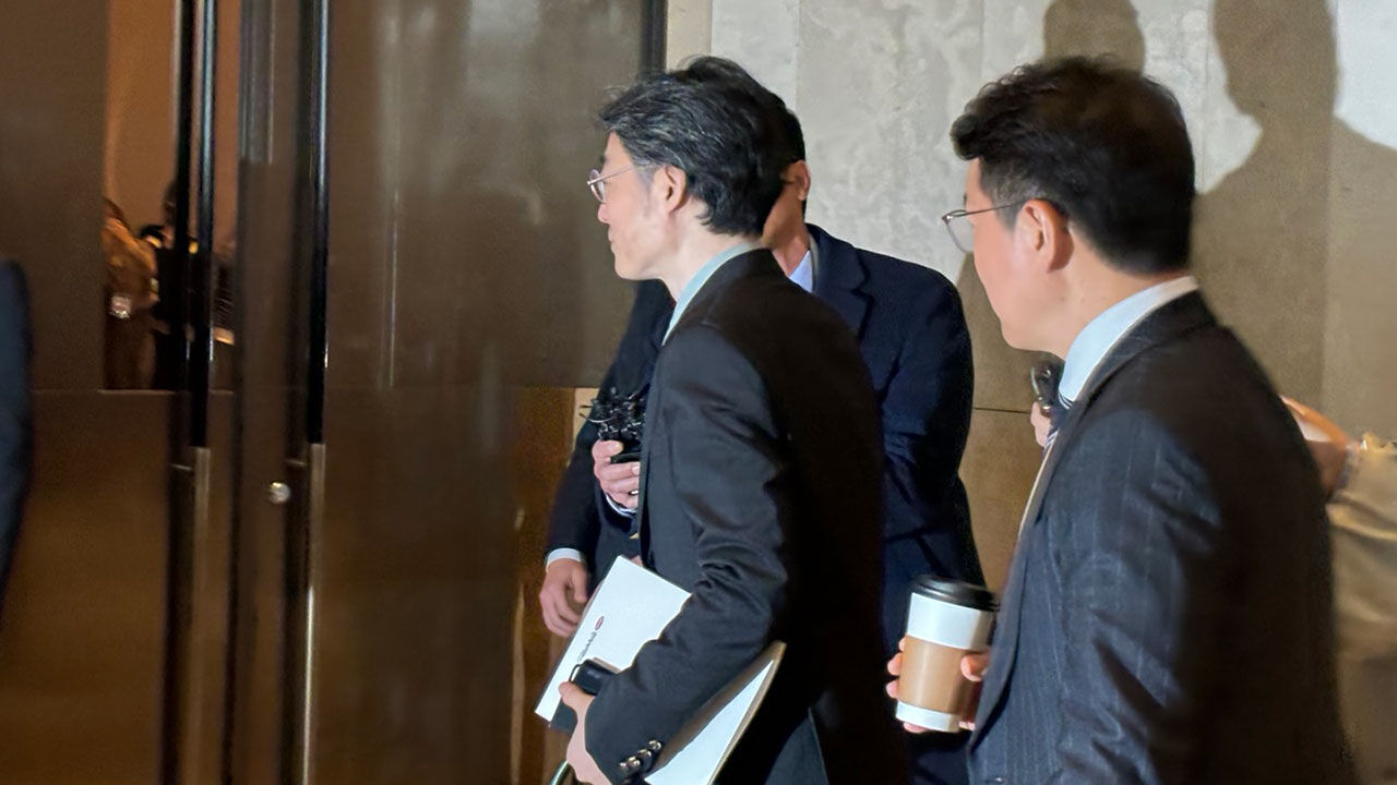 한미사이언스 주주총회장에 입장하는 임종윤·종훈 형제
