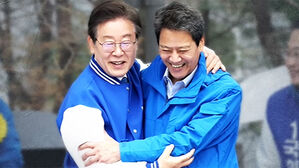 이재명 "정권 심판 열차 출발"&hellip;임종석과 포옹