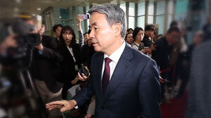 '방산' 공관장 회의 참석한 이종섭&hellip;"다음 주도 공무 수행"