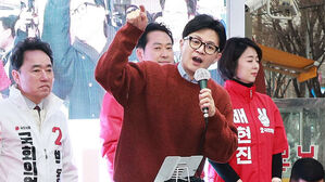 국민의힘, 서울&middot;경기 접전지서 지지 호소&hellip;"이재명&middot;조국 심판"