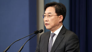 민주, 한동훈 '쓰레기' 언급에 "그 입이 쓰레기통 되는 것"
