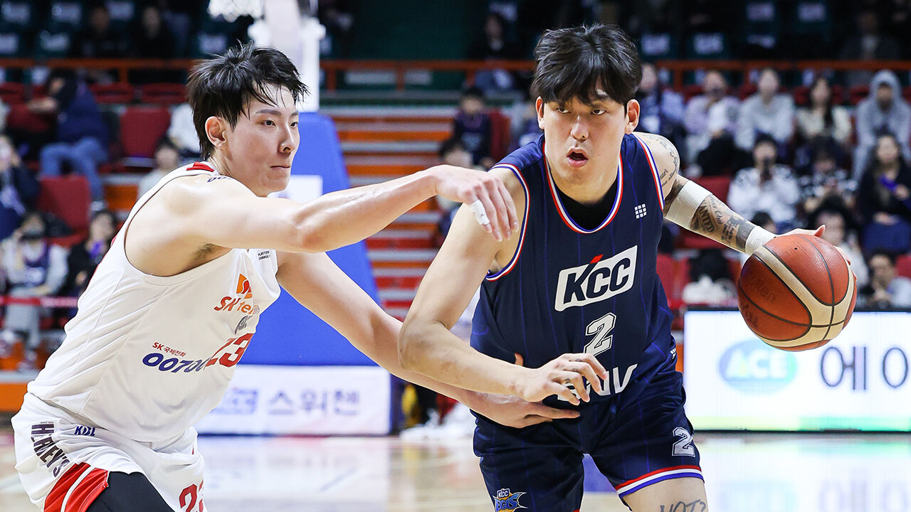 KCC 최준용(오른쪽) 
