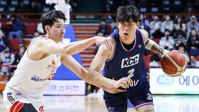 KCC 최준용(오른쪽) 