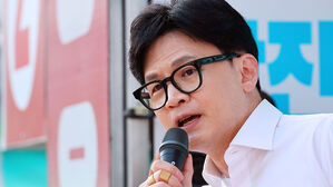 국민의힘 "'사기 대출' 양문석 &middot; '이대 구성원 능멸' 김준혁 사퇴하라"