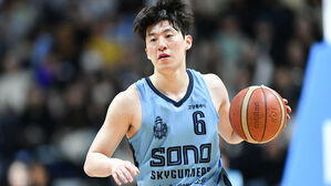 '5관왕' 이정현, 프로농구 최초 만장일치 라운드 MVP
