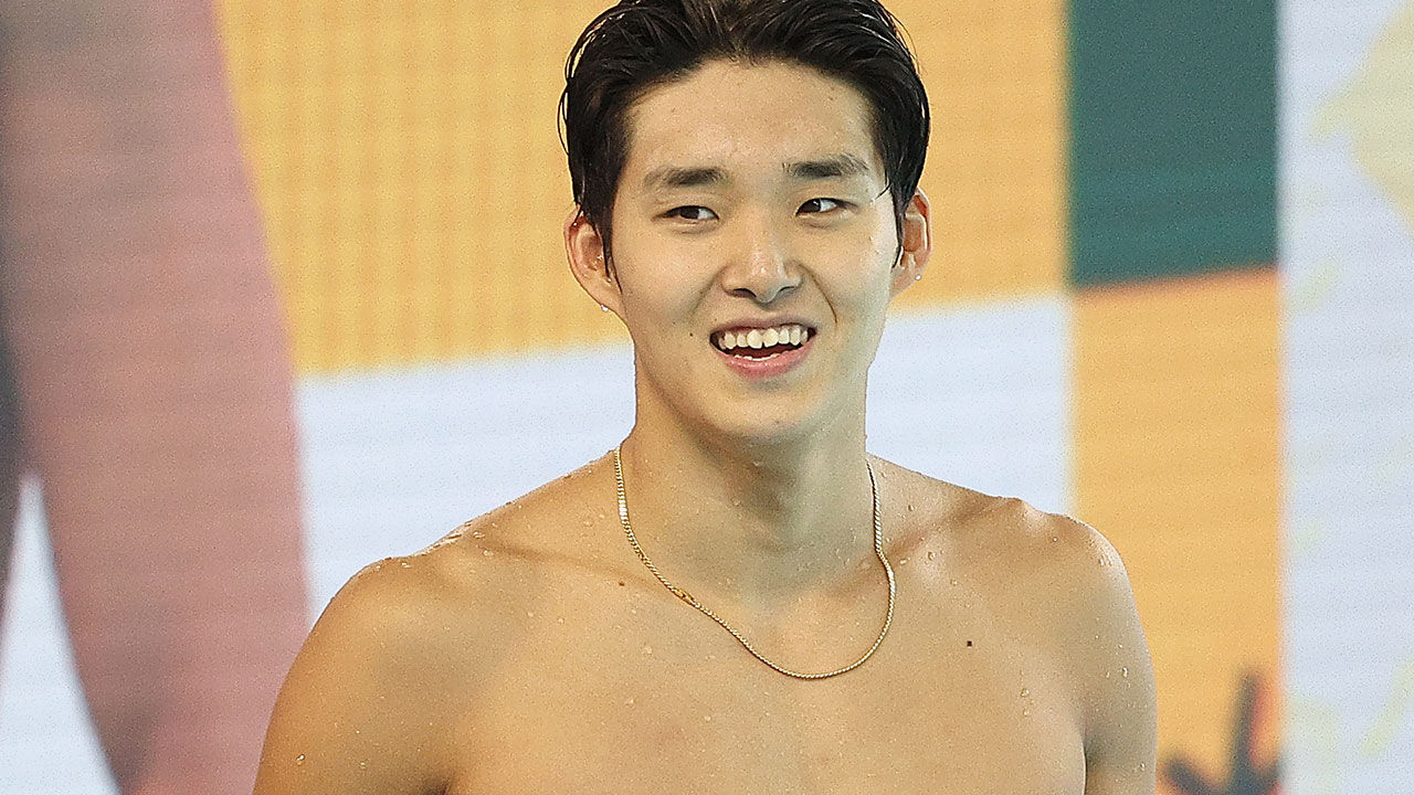 김우민