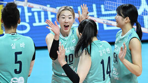 강소휘 &middot; 이소영 '쏘쏘자매'는 어디로&hellip;여자배구 FA 시장 열렸다