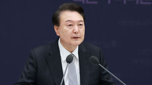윤 대통령, 사전투표 전날 "한 분도 빠짐없이 주권 행사해 주시길"