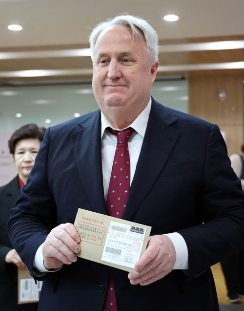 사전투표하는 인요한 선거대책위원장 (사진=연합뉴스)