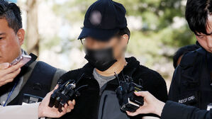 총선 투&middot;개표소에 불법카메라 설치한 유튜버 집행유예