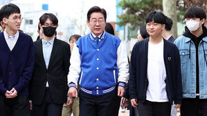 이재명, 카이스트 학생들과 사전투표&hellip;중원 민심 공략