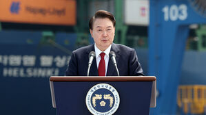 윤 대통령 "부산항, 세계 최고 스마트 항만으로&hellip;올해 일몰 톤세제 연장"