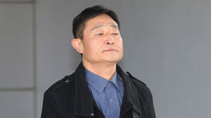 '청탁 &middot; 알선 의혹' 운동권 출신 사업가 허인회 징역형 집유