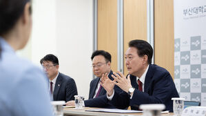 윤 대통령 "부산대병원 병동 신축 예산 7천억 원 전액 지원"