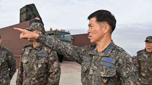 공군참모총장, 미국 방문&hellip;군정찰위성 2호기 발사 참관