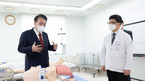 민주, 윤 대통령 부산대병원 방문에 "비극적 정치테러 소환"