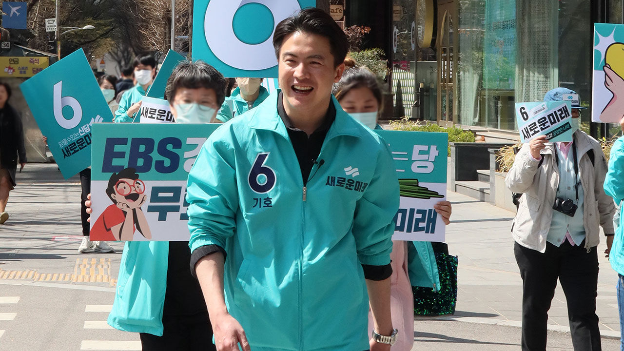 도보 유세하는 오영환 새로운미래 총괄선대위원장 (사진=새로운미래, 연합뉴스)