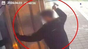 얼굴 내놓고 1분 '탈탈'&hellip;금은방 털고 8시간 만에 검거