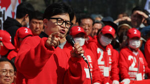 한동훈, 총선 이틀 전 경기 &middot; 인천 격전지 11곳 유세