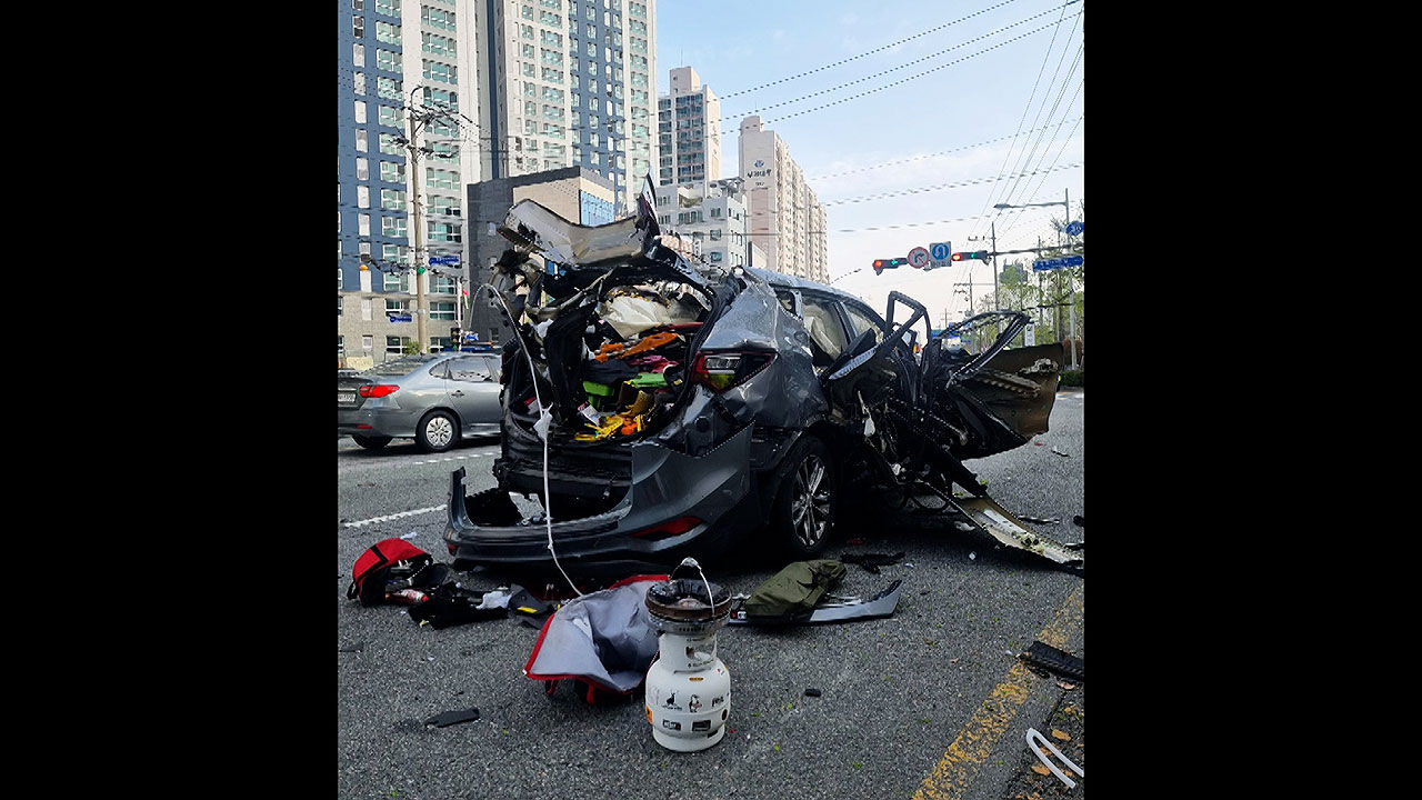 담뱃불에 트렁크 있던 캠핑용 가스통 폭발해 운전자 화상