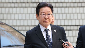 이재명, 총선 하루 전 재판 출석&hellip; 용산서 마지막 유세
