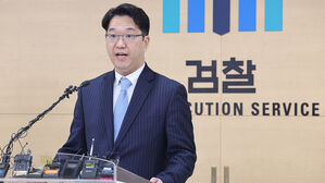 '영풍제지 주가조작' 공모자 2명 추가 구속