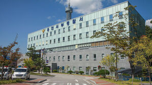 일면식 없는 아파트 입주민에게 흉기 휘두른 20대 체포