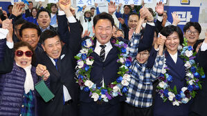 '명룡대전' &middot; '정치1번지'&hellip;화제의 선거구 성적표는