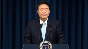 윤 대통령 "국민 뜻 겸허히 수용"…한 총리 등 사의 표명