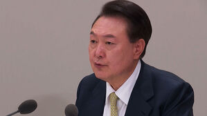 "국민 뜻 받들어 국정 쇄신"&hellip;한덕수 &middot; 이관섭 사의