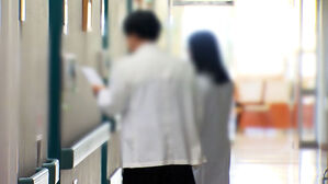 전국 의대 교수들 "25일부터 예정대로 사직&hellip;다음 주 하루 휴진"