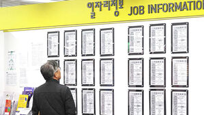 '내수 한파' 10월 취업자 8만 3천명↑&hellip;넉 달 만에 10만 명 밑돌아