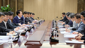 윤 대통령, '이란&middot;이스라엘 사태' 긴급 경제안보회의 주재