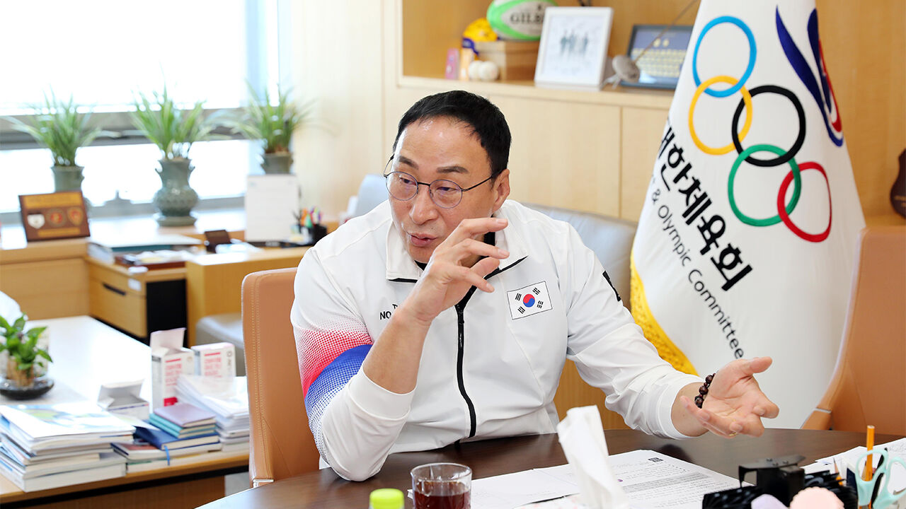 장재근 진천 선수촌장이 9일 충북 진천선수촌에서 연합뉴스와 진행한 파리 올림픽 개막 D-100 인터뷰에서 올림픽 메달 전망을 소개하고 있다. (사진=대한체육회 제공, 연합뉴스)