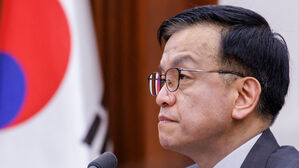 최상목 "유류세 인하 조치&middot;유가연동보조금 2개월 추가 연장"
