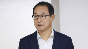 총선 후 시작된 '민주당 돈봉투 수수의혹' 재판&hellip;혐의 부인