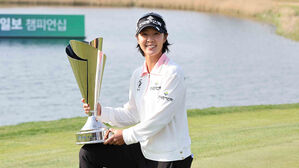 KLPGA 시즌 첫 우승 박지영, 세계랭킹 53위