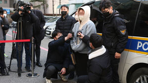 15개월 딸 숨지자 김치통에 숨긴 엄마&hellip;징역 8년 6개월 확정