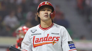 SSG 최정, 467호 홈런&hellip;이승엽과 KBO 통산 홈런 공동 1위