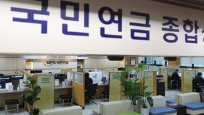 OECD도 권고한 국민연금 의무가입 연령 상향 현실화하나