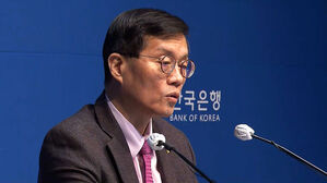 한은 총재 "최근 환율 변동성 과도&hellip;시장 안정화 수단 충분"